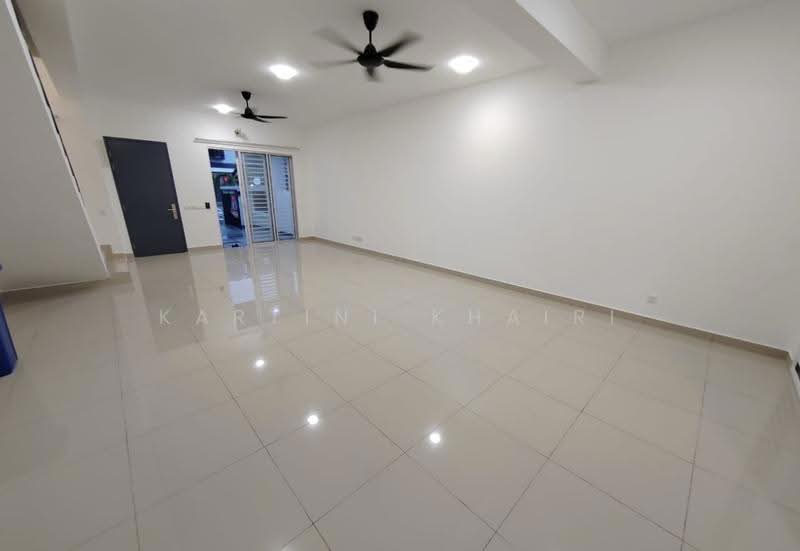 2-storey Terraced House for Rent in Telok Panglima Garang (Selangor) - Kartini Khairi - Living Room - PropertyGuru.com.my