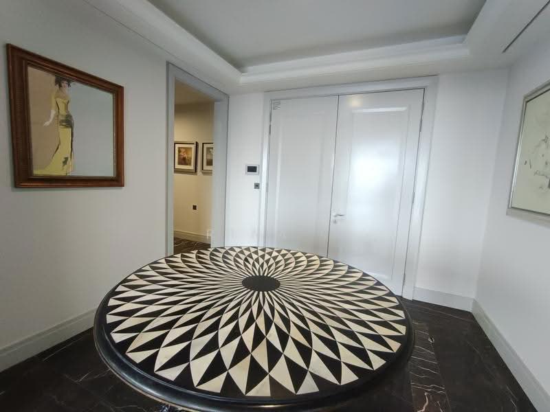Kediaman Servis untuk Dijual di St Regis - Rina . - Entrance - PropertyGuru.com.my