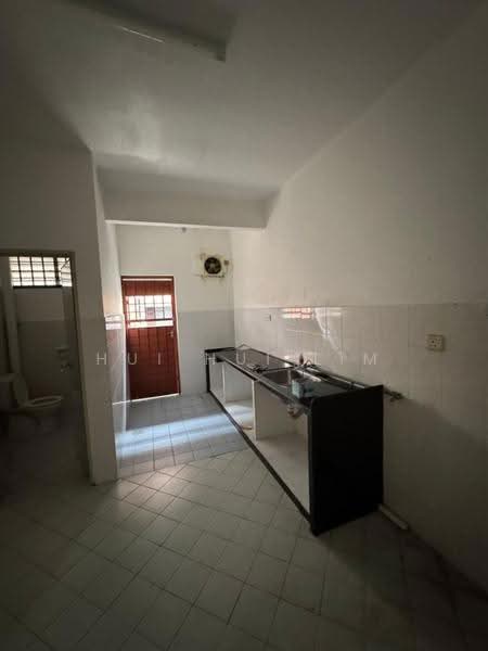 Rumah Teres 2-Tingkat untuk Disewa di Permas Jaya (Johor) - Hui Hui Lim - Kitchen - PropertyGuru.com.my