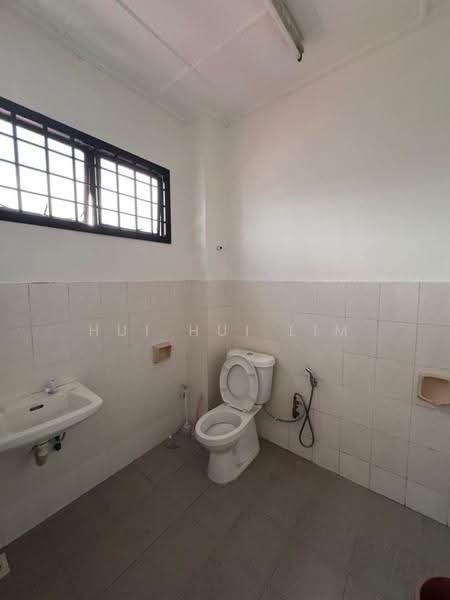 Rumah Teres 2-Tingkat untuk Disewa di Permas Jaya (Johor) - Hui Hui Lim - Bathroom - PropertyGuru.com.my