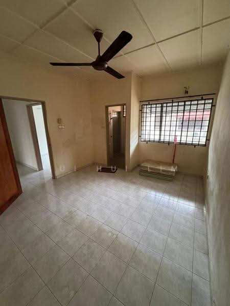 Rumah Teres 2-Tingkat untuk Disewa di Permas Jaya (Johor) - Hui Hui Lim - Living Room - PropertyGuru.com.my