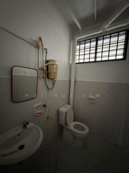 Rumah Teres 2-Tingkat untuk Disewa di Permas Jaya (Johor) - Hui Hui Lim - Bathroom - PropertyGuru.com.my