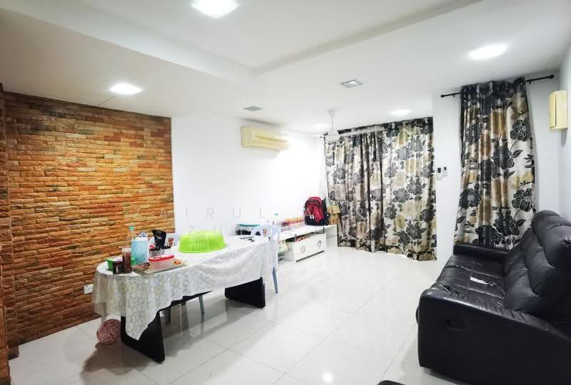 2-storey Terraced House for Sale in Seri Kembangan (Selangor) - Zairul Asrah Zulkefli - Living Room - PropertyGuru.com.my