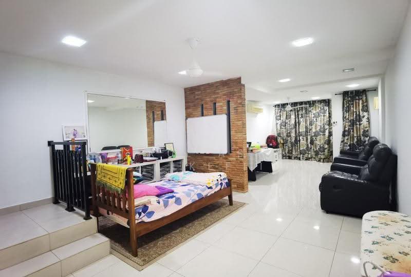 2-storey Terraced House for Sale in Seri Kembangan (Selangor) - Zairul Asrah Zulkefli - Living Room - PropertyGuru.com.my
