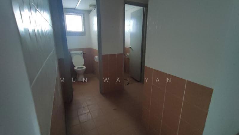 Pejabat untuk Disewa di Taman Putra Damai (Ara Damansara) - Mun Wai Yan - Bathroom - PropertyGuru.com.my