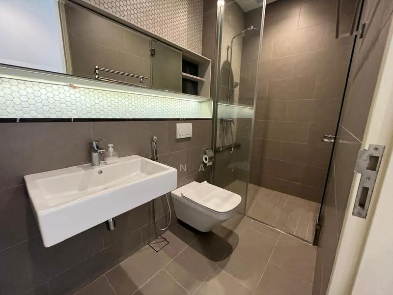 Kediaman Servis untuk Dijual di Lucentia Residences - Rina . - Bathroom - PropertyGuru.com.my