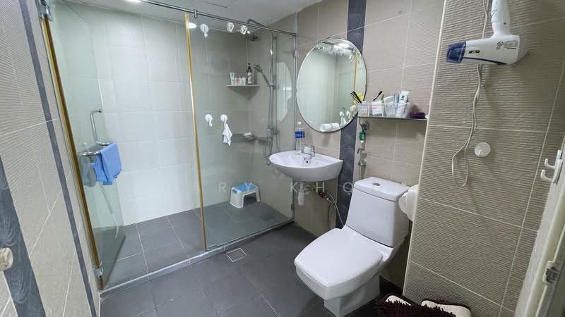 Kondominium untuk Dijual di Seaview Garden - Gary Khoo - Bathroom - PropertyGuru.com.my