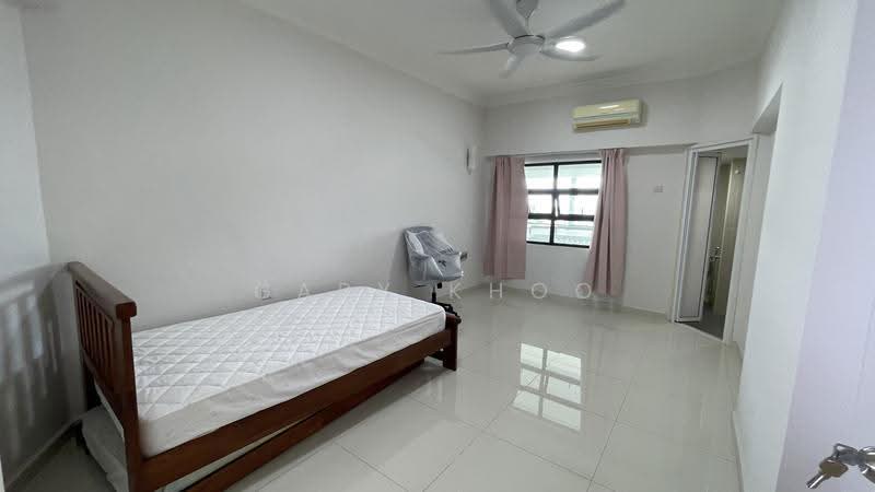 Kondominium untuk Dijual di Seaview Garden - Gary Khoo - Bedroom - PropertyGuru.com.my