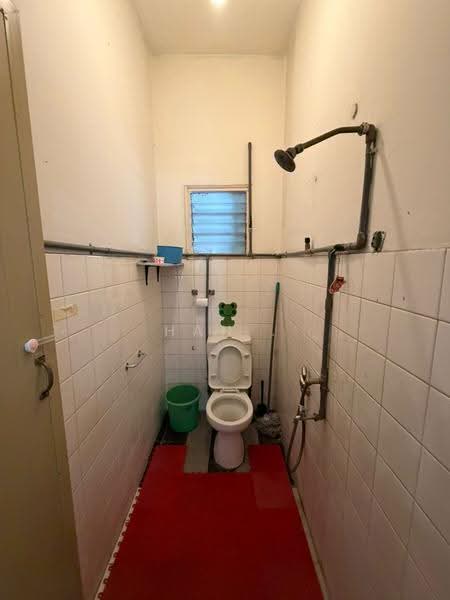 2-storey Terraced House for Sale in Taman Overseas Union (Taman Oug) (Jalan Klang Lama (Old Klang Road)) - Han . - Bathroom - PropertyGuru.com.my
