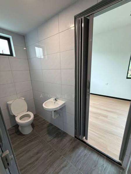 2-storey Terraced House for Sale in Taman Daya (Johor Bahru) - Agnes . - Bathroom - PropertyGuru.com.my