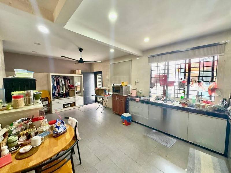 Rumah Teres 2-Tingkat untuk Dijual di Putra Heights (Subang Jaya) - Ewat Khairul - Kitchen - PropertyGuru.com.my