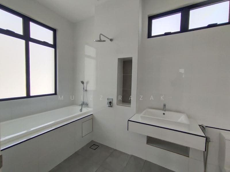 Bungalow House untuk Dijual di Kuala Selangor (Selangor) - Muizz Razak - Bathroom - PropertyGuru.com.my