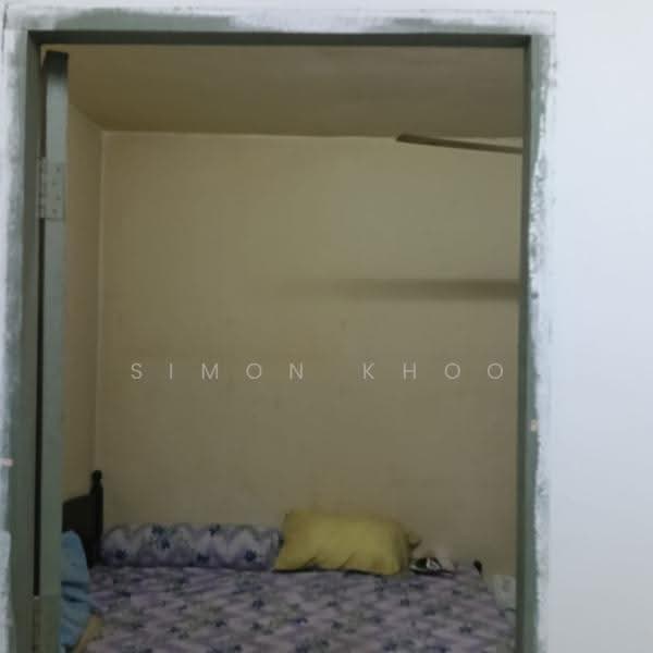 Flat for Sale at Taman Petaling Utama Flat - Simon Khoo - Bedroom - PropertyGuru.com.my