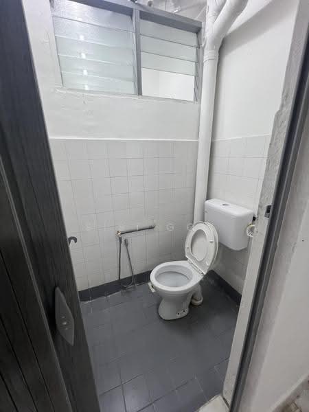Rumah Flat untuk Disewa di Pangsapuri Sri Meranti - Sisi Goh - Bathroom - PropertyGuru.com.my