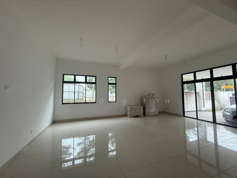2-storey Terraced House for Sale in Bandar Cemerlang (Ulu Tiram) - Ee Fong Toh - Living Room - PropertyGuru.com.my
