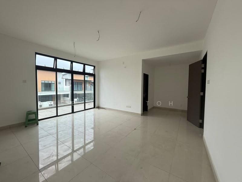 2-storey Terraced House for Sale in Bandar Cemerlang (Ulu Tiram) - Ee Fong Toh - Living Room - PropertyGuru.com.my