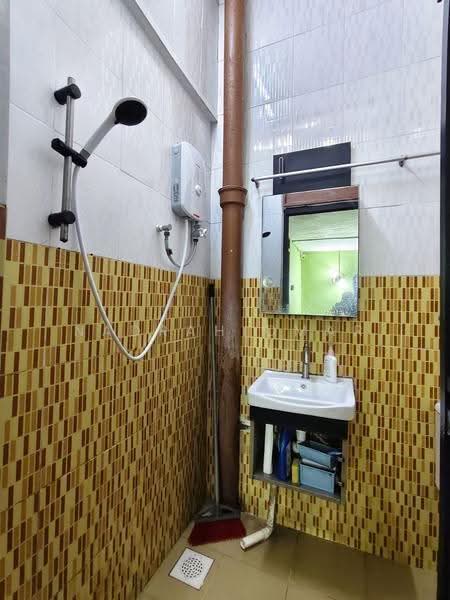 Rumah Teres 2-Tingkat untuk Dijual di Taman Sri Rampai (Wangsa Maju) - Nadrah Omar - Bathroom - PropertyGuru.com.my