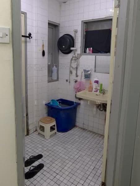 Pangsapuri untuk Dijual di Rampai Court - Eric Liew - Bathroom - PropertyGuru.com.my