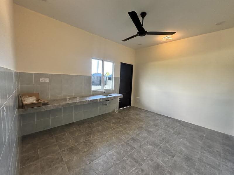 Semi-Detached House for Rent in Teluk Intan (Perak) - Fennie Tee - Kitchen - PropertyGuru.com.my
