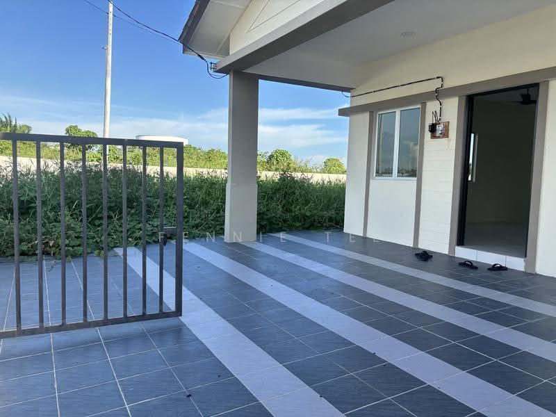 Semi-Detached House for Rent in Teluk Intan (Perak) - Fennie Tee - Car Porch - PropertyGuru.com.my