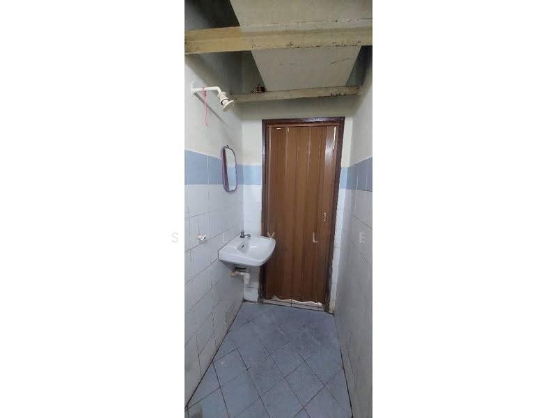Apartment for Rent at Taman Serdang Perdana - Sally Lee - Bathroom - PropertyGuru.com.my