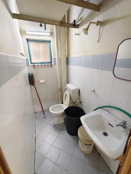 Pangsapuri untuk Disewa di Taman Serdang Perdana - Sally Lee - Bathroom - PropertyGuru.com.my