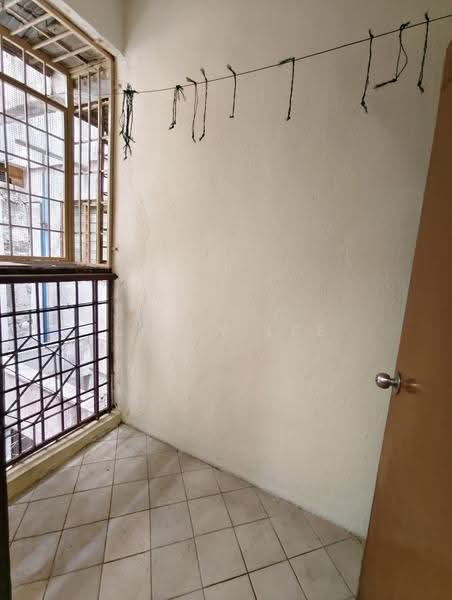 Pangsapuri untuk Disewa di Taman Serdang Perdana - Sally Lee - Balcony - PropertyGuru.com.my
