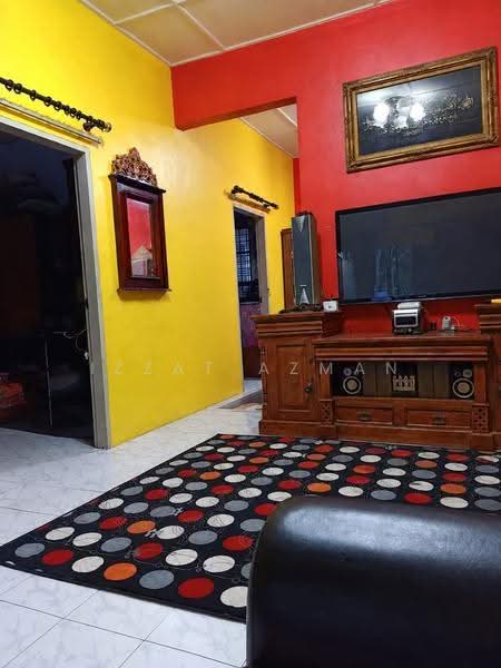 1-storey Terraced House for Sale in Kuantan (Pahang) - Izzat Azman - Living Room - PropertyGuru.com.my