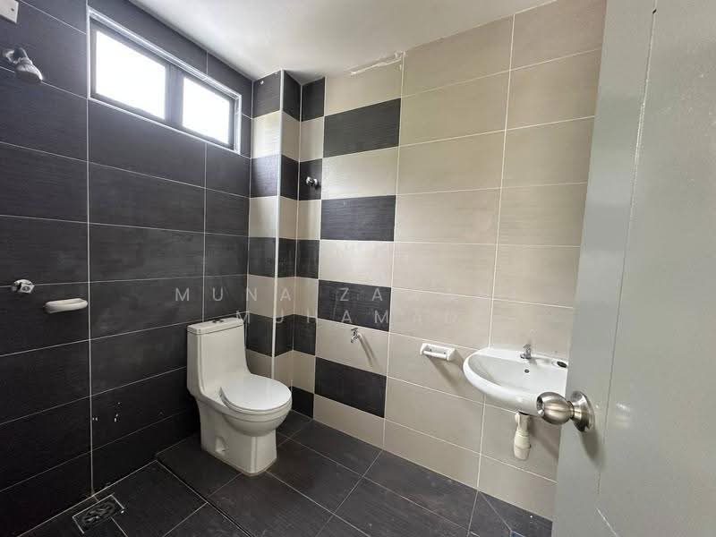 Rumah Berkembar untuk Disewa di Taman Nusa Intan (Senawang) - Muna Zawani Muhamad - Bathroom - PropertyGuru.com.my