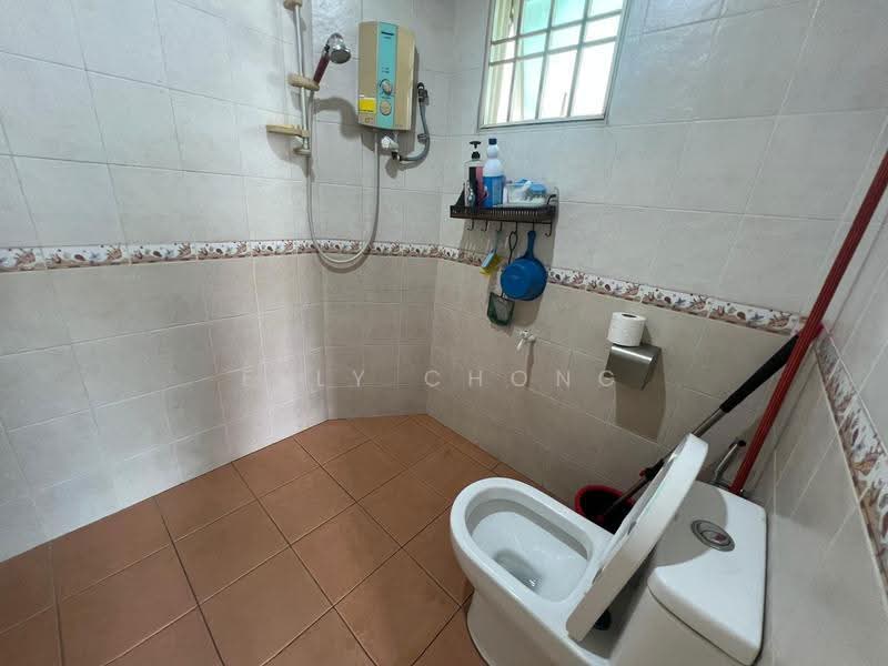 Semi-Detached House for Sale in Taman Overseas Union (Taman Oug) (Jalan Klang Lama (Old Klang Road)) - Elly Chong - Bathroom - PropertyGuru.com.my