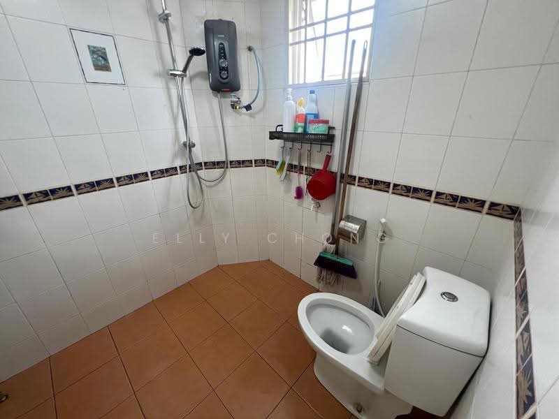 Semi-Detached House for Sale in Taman Overseas Union (Taman Oug) (Jalan Klang Lama (Old Klang Road)) - Elly Chong - Bathroom - PropertyGuru.com.my