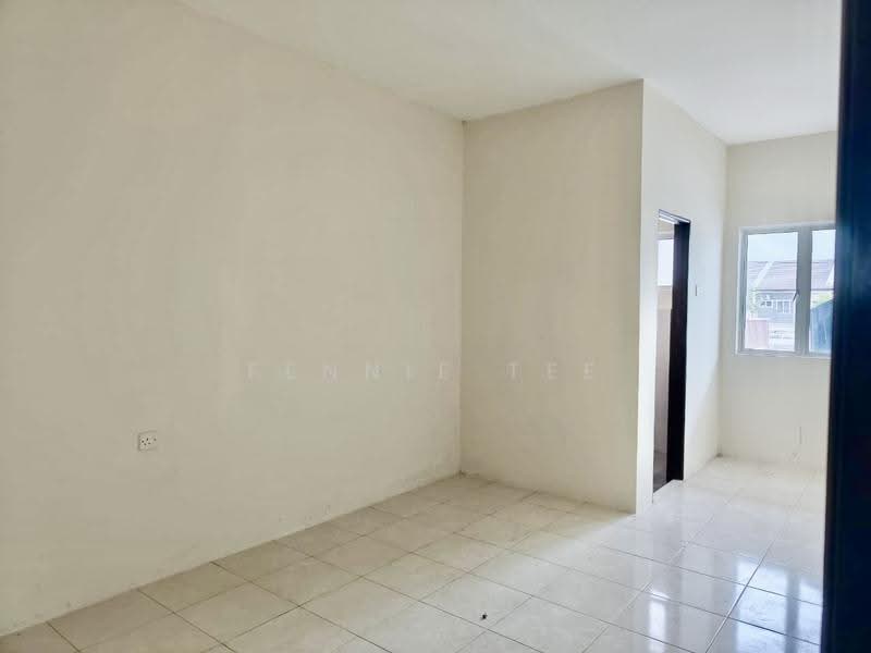 Rumah Teres 1-Tingkat untuk Dijual di Teluk Intan (Perak) - Fennie Tee - Master bedroom - PropertyGuru.com.my