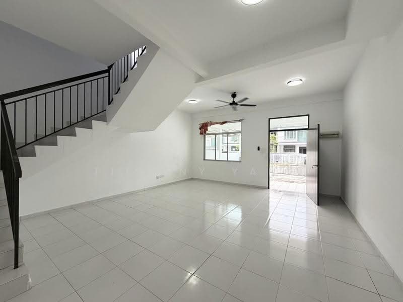 2-storey Terraced House for Rent in Taman Scientex Rawang (Rawang) - Tiffany Yang - Living Room - PropertyGuru.com.my