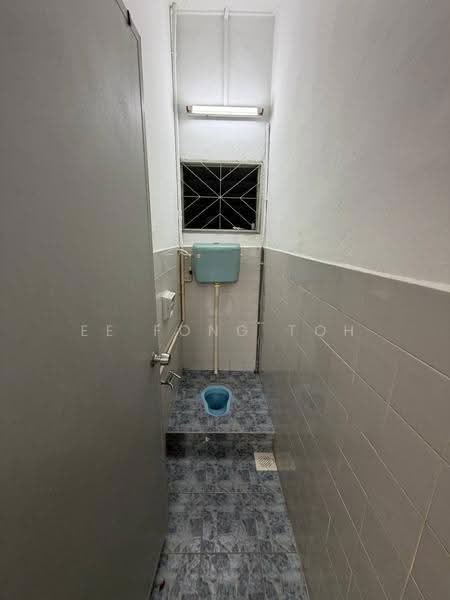 Rumah Teres 1-Tingkat untuk Dijual di Taman Johor Jaya (Johor Bahru) - Ee Fong Toh - Bathroom - PropertyGuru.com.my