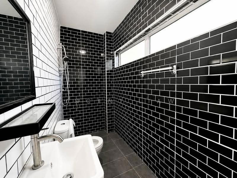 Bungalow House for Sale in Seksyen 3 (Shah Alam) - Vincent Liaw - Bathroom - PropertyGuru.com.my