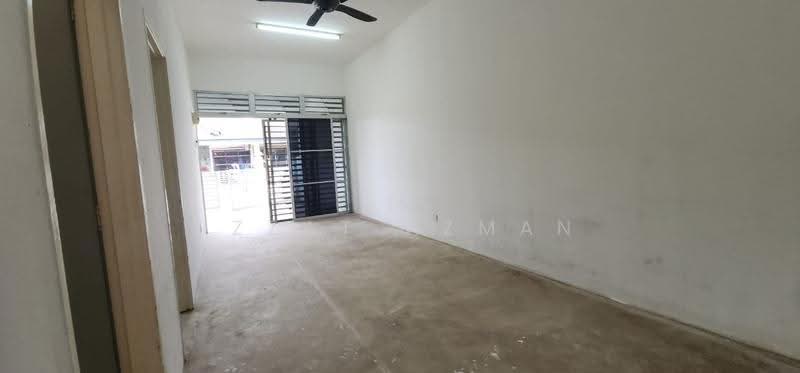Rumah Teres 1-Tingkat untuk Dijual di Kuantan (Pahang) - Izzat Azman - Living Room - PropertyGuru.com.my