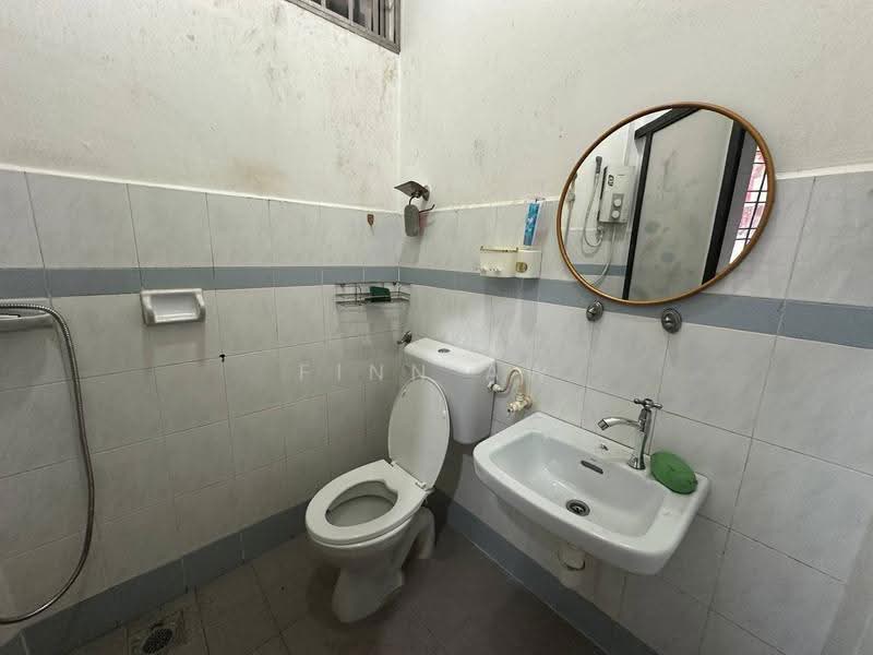 1-storey Terraced House for Sale in Mutiara Rini (Skudai) - Finn Aw - Bathroom - PropertyGuru.com.my