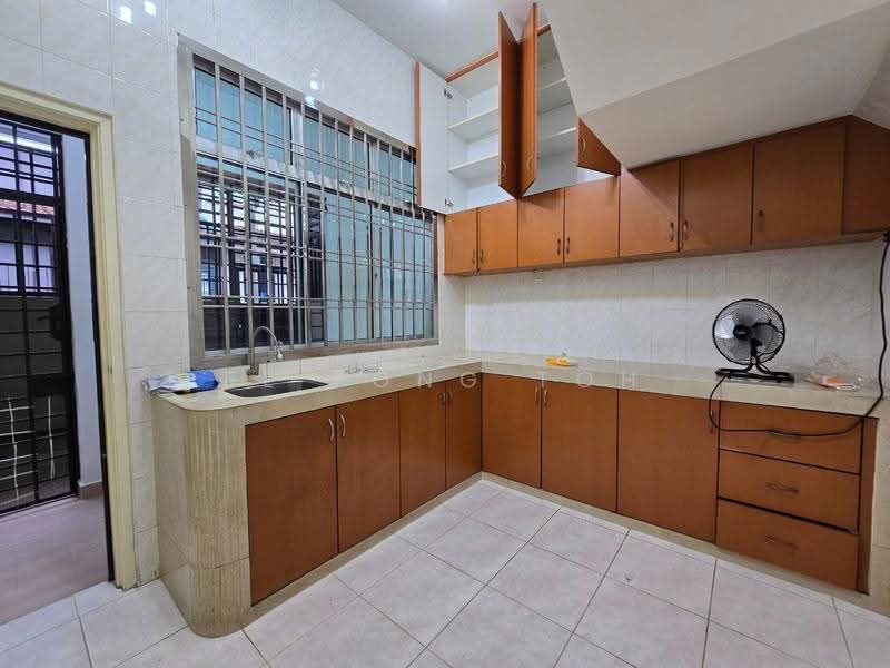 Rumah Teres 2-Tingkat untuk Dijual di Taman Daya (Johor Bahru) - Ee Fong Toh - Kitchen - PropertyGuru.com.my