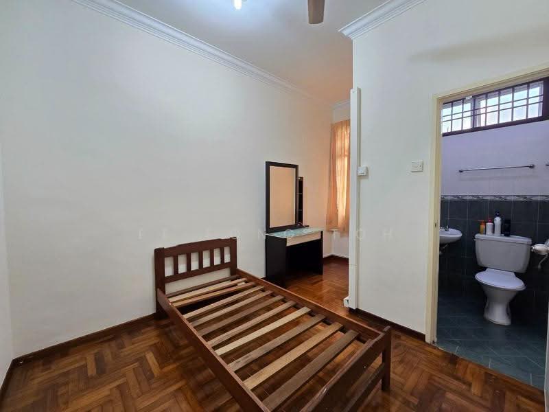 Rumah Teres 2-Tingkat untuk Dijual di Taman Daya (Johor Bahru) - Ee Fong Toh - Bedroom - PropertyGuru.com.my