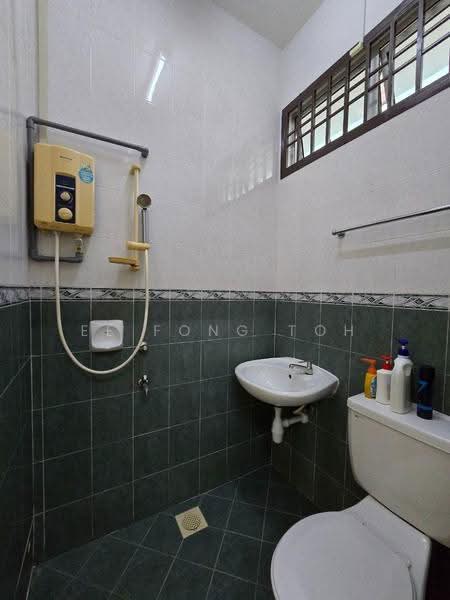 Rumah Teres 2-Tingkat untuk Dijual di Taman Daya (Johor Bahru) - Ee Fong Toh - Bathroom - PropertyGuru.com.my