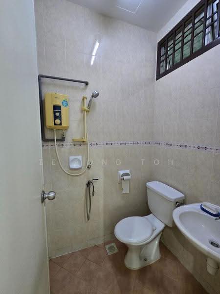 Rumah Teres 2-Tingkat untuk Dijual di Taman Daya (Johor Bahru) - Ee Fong Toh - Bathroom - PropertyGuru.com.my