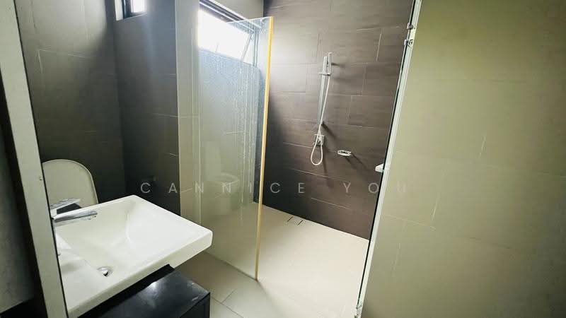 Link Bungalow for Sale in Taman Danau Desa (Taman Desa) - Cannice You - Bathroom - PropertyGuru.com.my