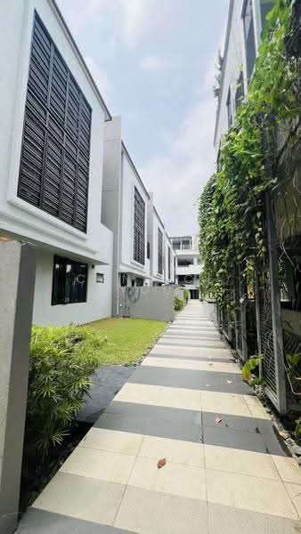 Link Bungalow for Sale in Taman Danau Desa (Taman Desa) - Cannice You - Exterior - PropertyGuru.com.my