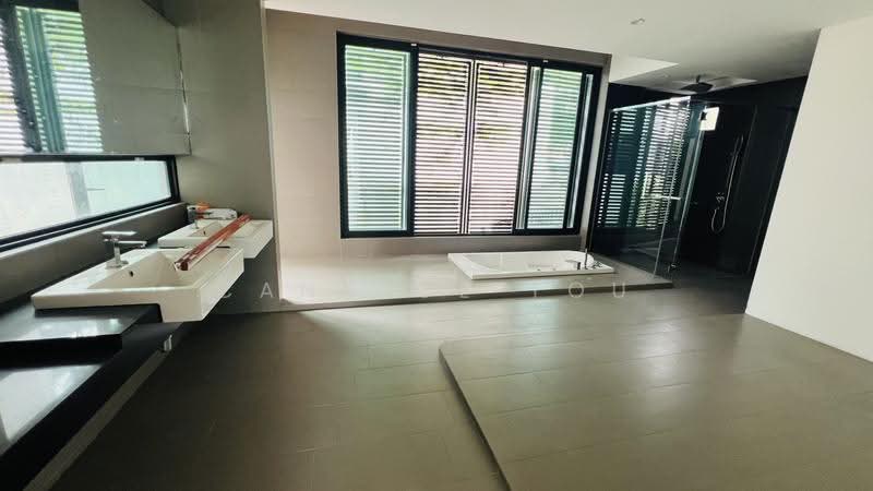 Link Bungalow for Sale in Taman Danau Desa (Taman Desa) - Cannice You - Bathroom - PropertyGuru.com.my