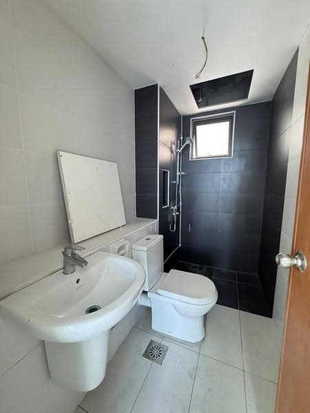 Kediaman Servis untuk Dijual di Sky Gardens Residences - Hui Hui . - PropertyGuru.com.my