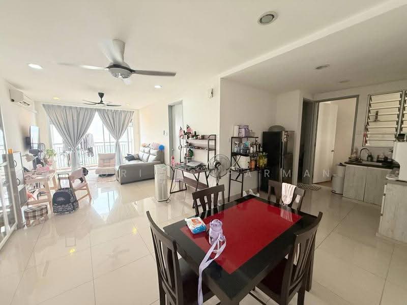 Kondominium untuk Dijual di Suasana Lumayan - Thoriq Suparman - Living Room - PropertyGuru.com.my