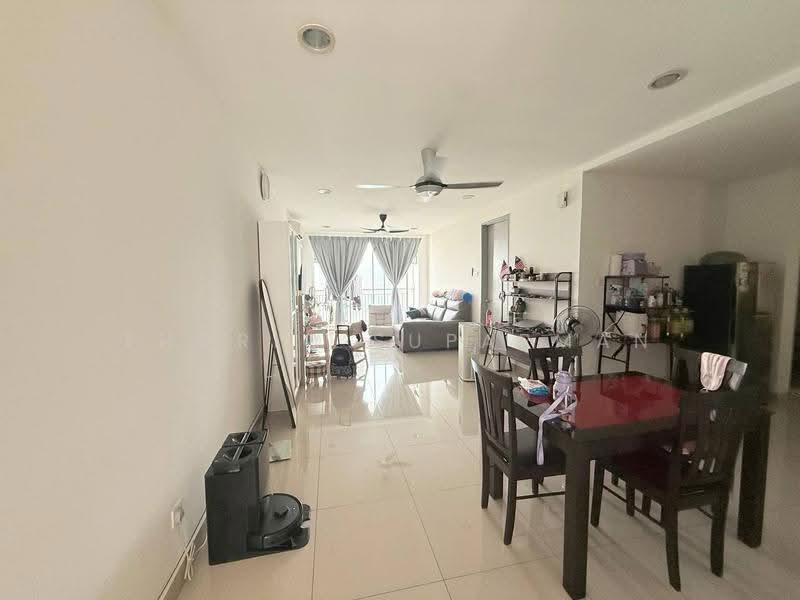 Kondominium untuk Dijual di Suasana Lumayan - Thoriq Suparman - Living Room - PropertyGuru.com.my