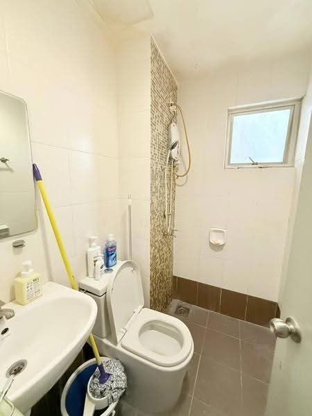 Kondominium untuk Dijual di Suasana Lumayan - Thoriq Suparman - Bathroom - PropertyGuru.com.my
