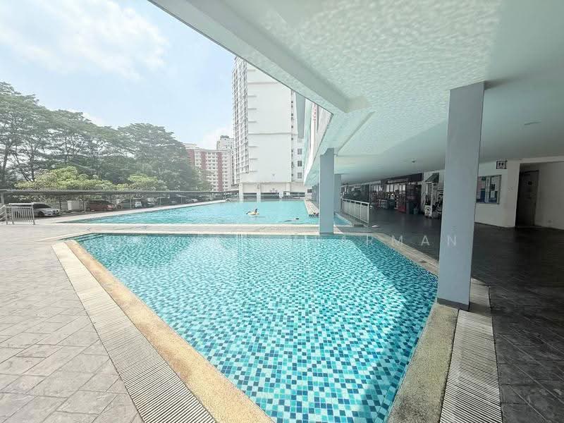 Kondominium untuk Dijual di Suasana Lumayan - Thoriq Suparman - Pool - PropertyGuru.com.my