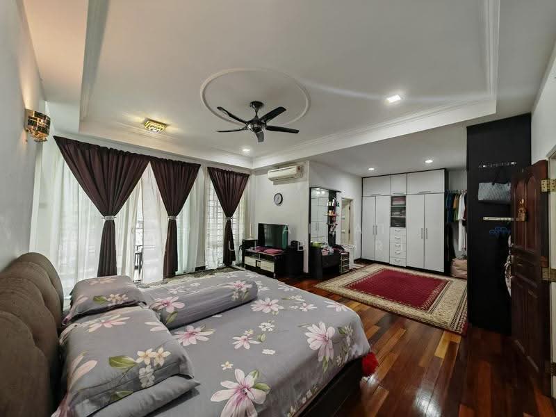 Rumah Berkembar untuk Dijual di Ampang (Selangor) - Mohd Aizat Saiful Bahri - Master Bedroom - PropertyGuru.com.my